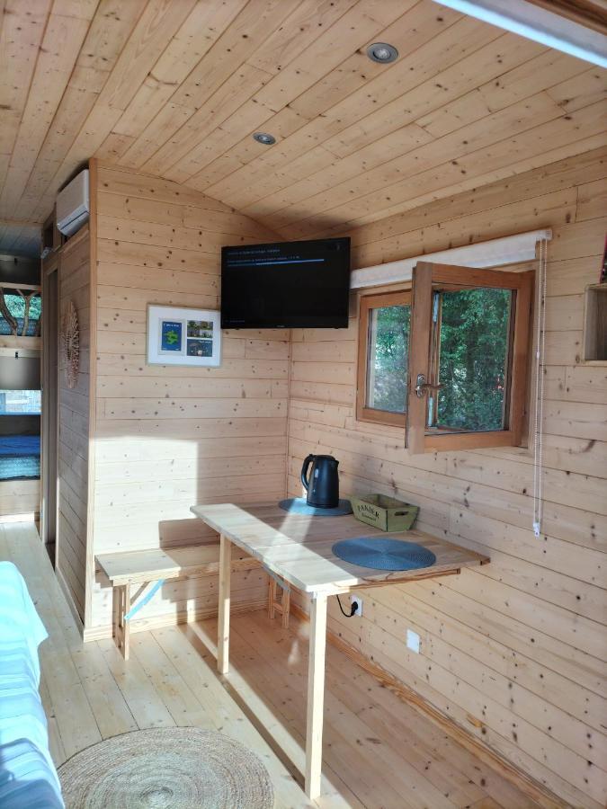 La Roulotte De Jane Guest House Margon  Exterior photo
